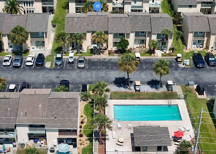 Beach Access Close To Walmart, Bowling,Skating And Game Room